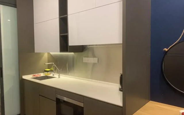 Ceylonz Suites by Roomy