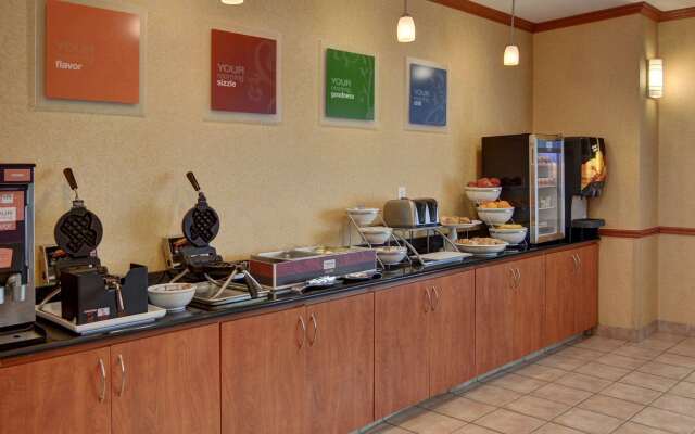 Quality Suites Near Cedar Creek Lake