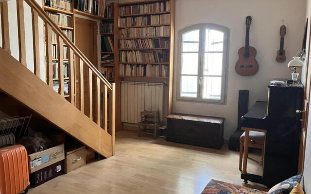 Superb 90m With Wifi Located In Avignon!