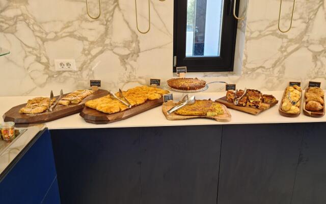 Cresanto Luxury Suites - Adults Only