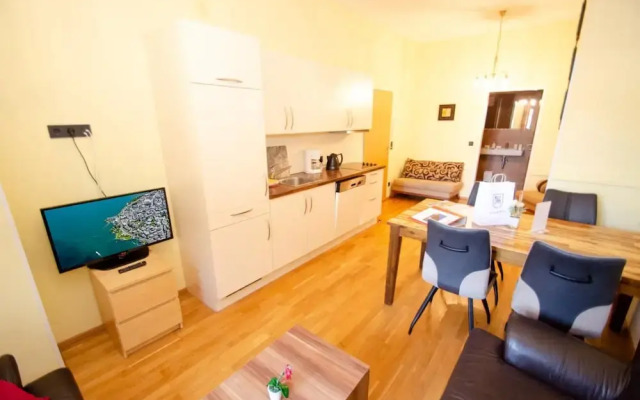 Post Residence Apartments 4B Incl Summer Card