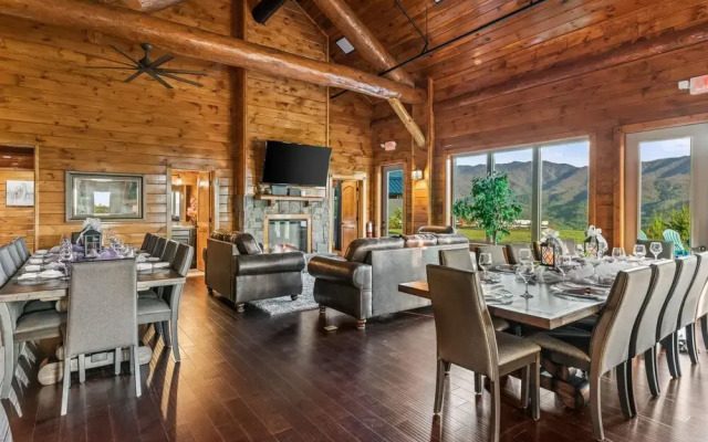 Breathtaking Views 10 Bedroom Cabin by Heavenly Views Resort