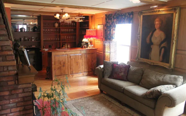Lee Farm Inn