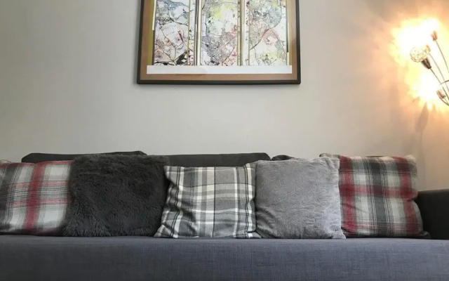 Heart of Edinburgh City Flat