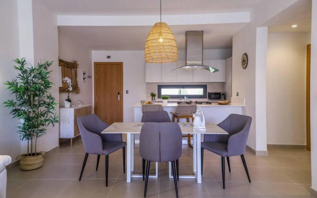 Spacious Modern Apartment With Private Picuzzi