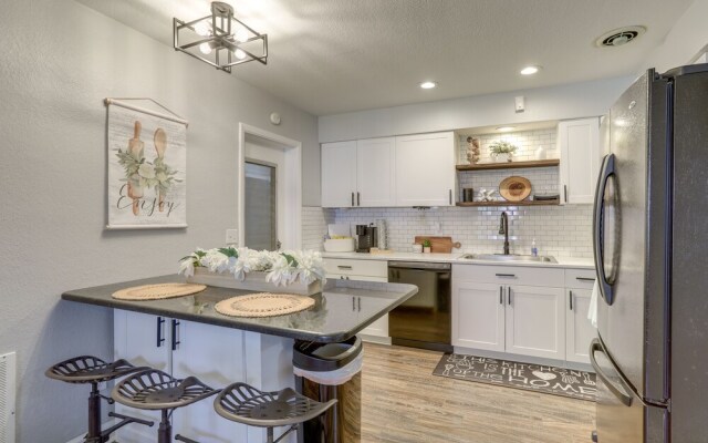 Pet-friendly Largo Escape w/ Fire Pit!