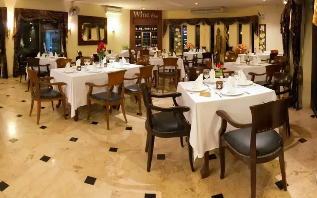 VIP Chain Resort