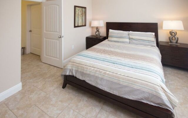 Oakview 4213 6 Br villa by RedAwning