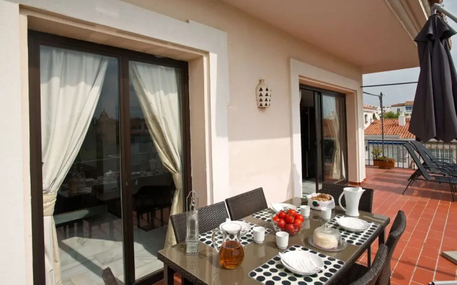 Beachfront Penthouse, Sea/mountain Views, 3 Balconies, Puerto Banus, Marbella