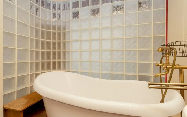 Dream Studio With Mezzanine by Renters