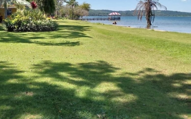 Pearl Gardens Beach Resort Kalangala
