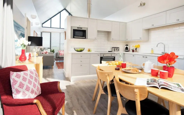 Wild Chive Lodge, Brada Quarry