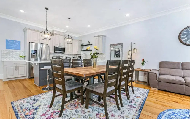 Spacious 4BR Condo with Pool