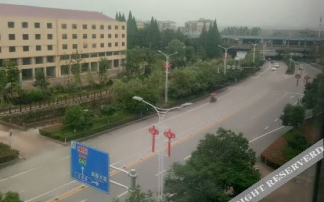 Yihe Chain Hotel (Yujiang Railway Station Branch)