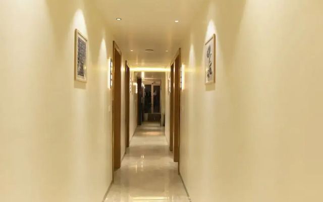 Hotel Aditya Grand - Bhopal