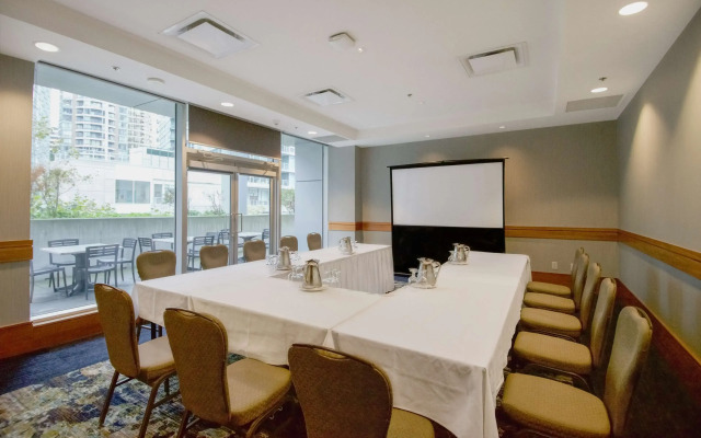 Coast Coal Harbour Vancouver Hotel by APA