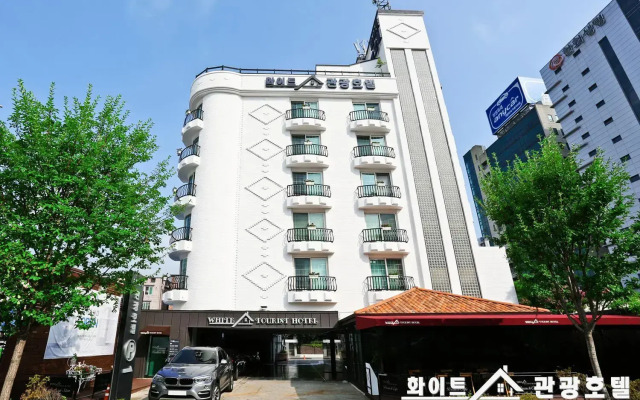 White Tourist Hotel