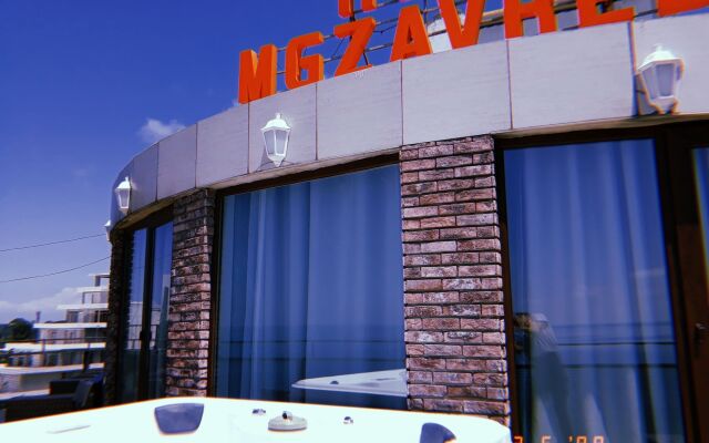 Mgzavrebi Gonio Aparthotel