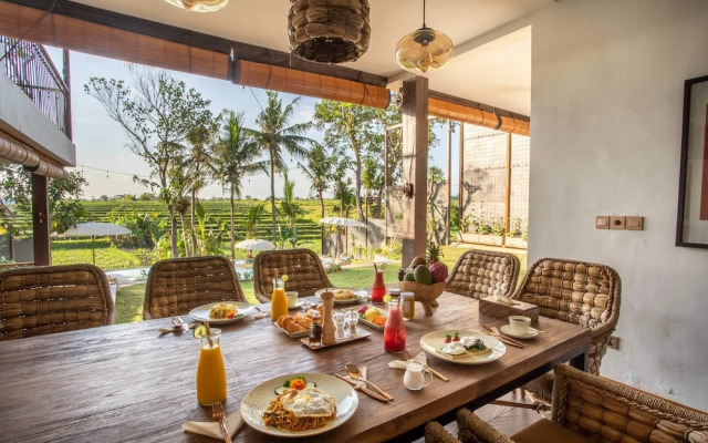 Majestic Private Villa 6 Br Canggu With Staff