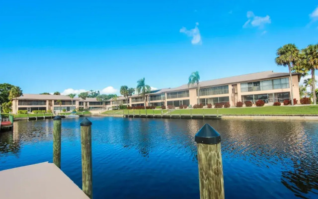 Seatuit Condominiums