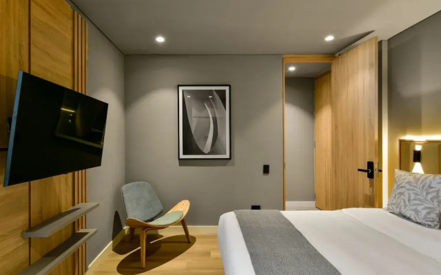 w Illustrious 1BR w/ Great Balcony in Unicentro