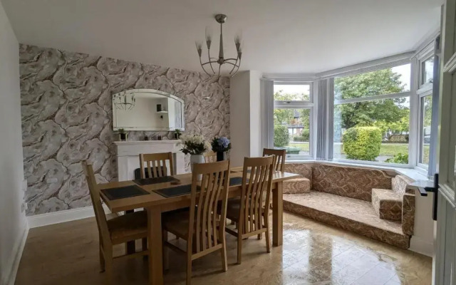 Modern 3 Bed Home Solihull Centre