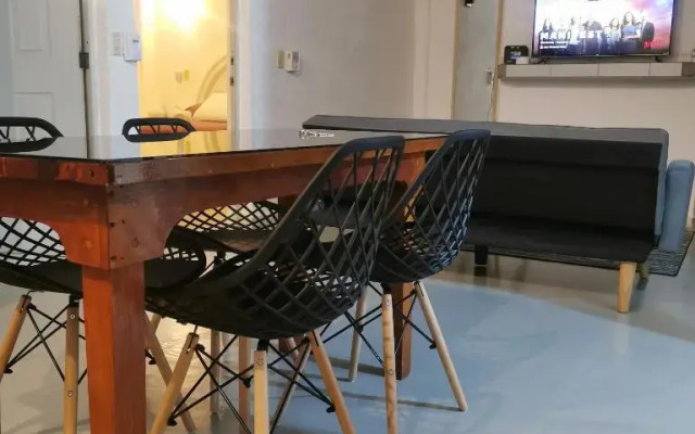 2 bedroom apartment with a/c Wi-Fi best location!