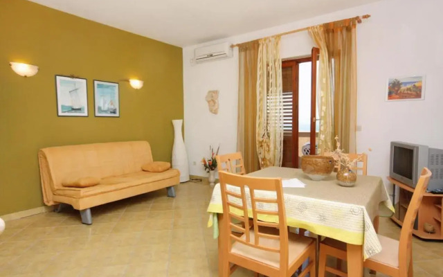 Apartments with a parking space Postira, Brac - 5617