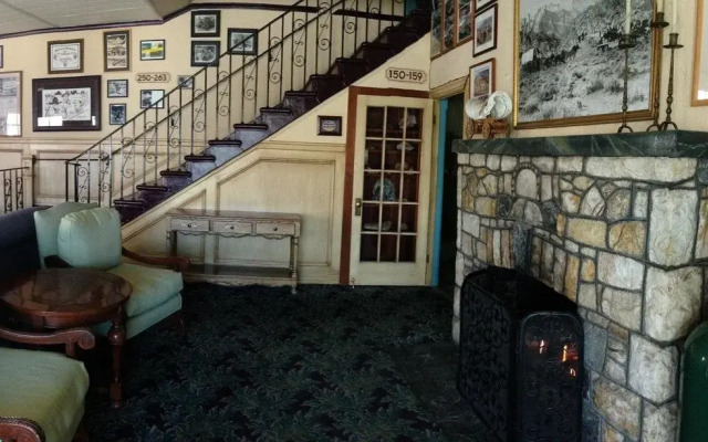 Historic Dow Hotel