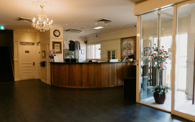 Redearth Hotel – Lobby – Mount Isa