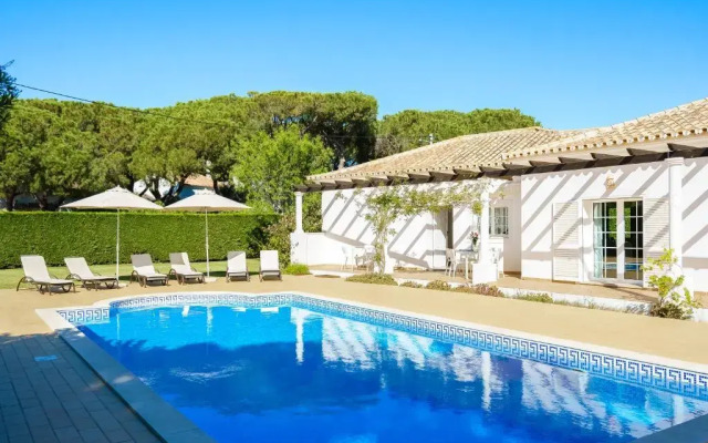 Exclusive Villa Toulouse with pool in Falesia Algarve
