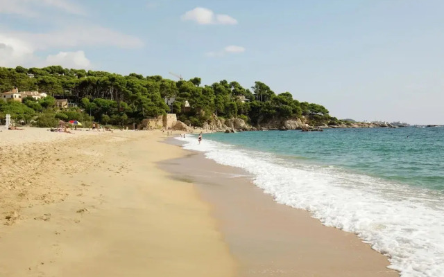 Spacious Apartment in Platja Daro With Terrace