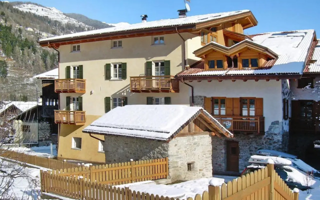 Apartment in Pellizzano With Paid Sauna