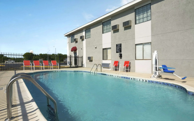 Super 8 by Wyndham Ardmore