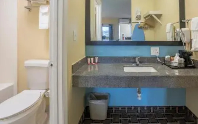Quality Inn & Suites West Waterpark