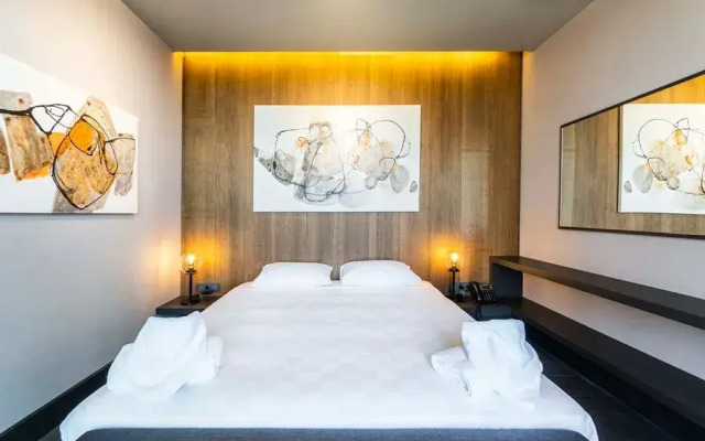Red Rock Hotel & Suites By Selseve