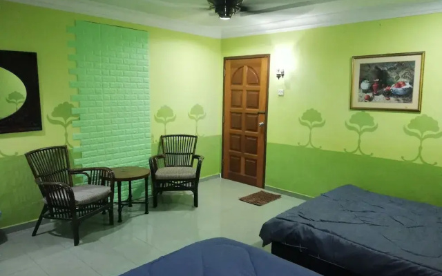 Oriental Riverside Guesthouse