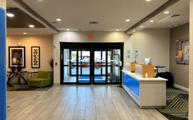 Holiday Inn Express Hotel & Suites Ennis by IHG