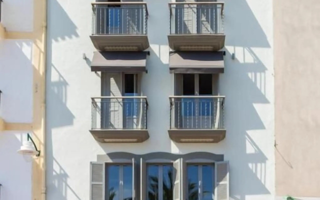 The Beach House - Studios & Suites