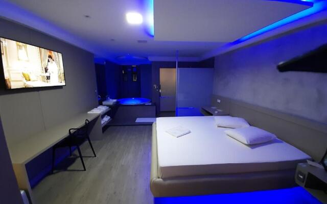 BAMBINA HOTEL -Adultos Somente