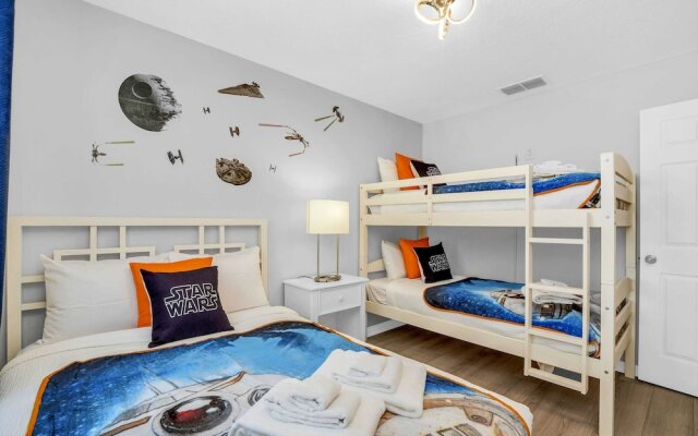 Roomy Town Home, Mickey-themed Bedroom! #4bv550