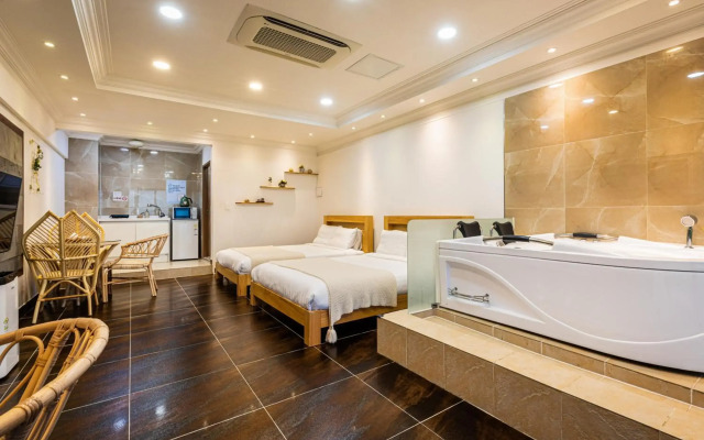 Sun & Moon Resort