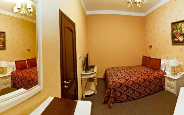 Dynastya Hotel