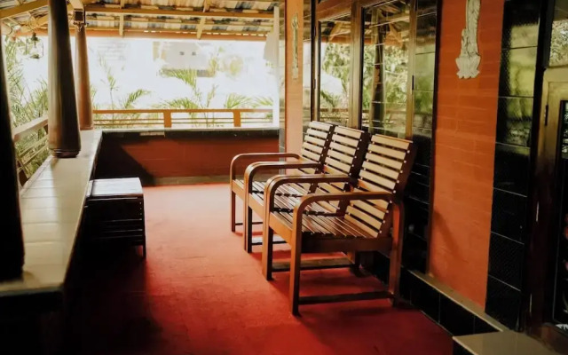 Misty Night Jungle Side Resort