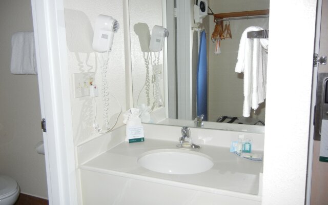 Quality Inn Toledo Airport