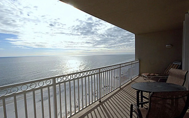 Colonnades 1202 - 3 Br condo