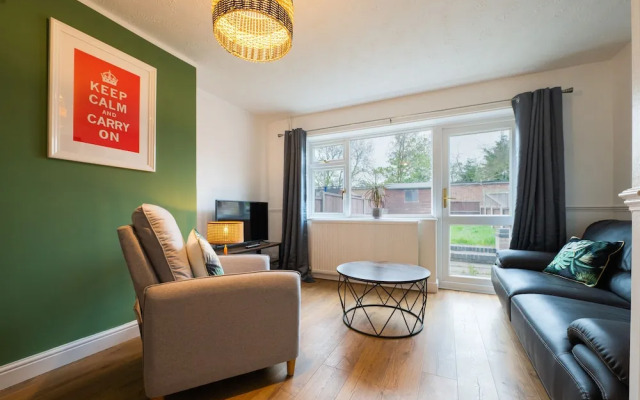 Popular Contractor 2-bed House in Lincoln