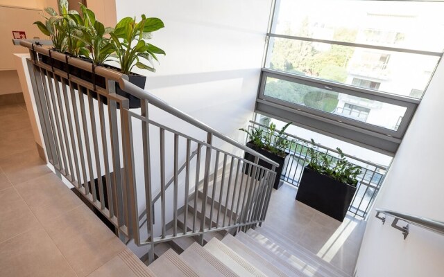 B85 Suites