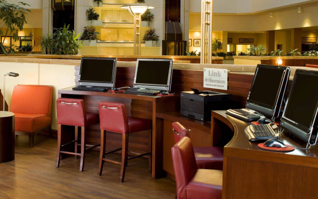 Sheraton West Des Moines Hotel