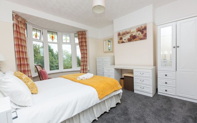 Superior three bedroom house with sea view